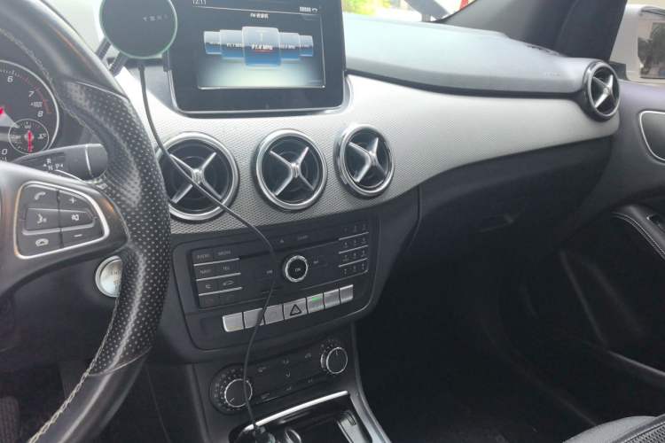 Used Mercedes-Benz B-Class 2015 B 200 Sport Edition Audio And AC Panel
