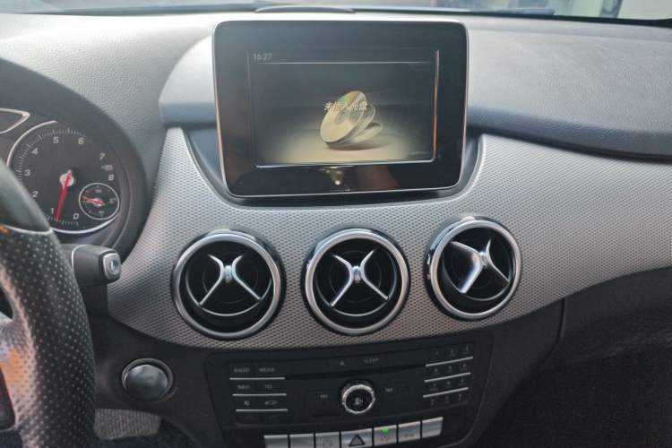 Used Mercedes-Benz B-Class 2015 B 200 Sport Edition Audio And AC Panel