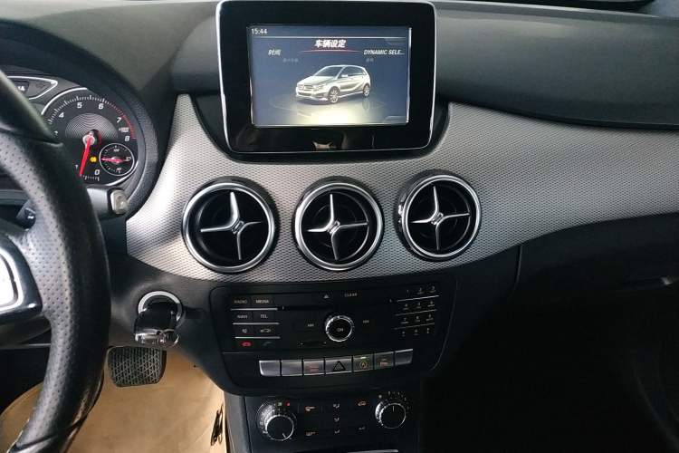 Used Mercedes-Benz B-Class 2015 B 200 Sport Edition Audio And AC Panel