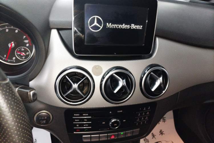 Used Mercedes-Benz B-Class 2015 B 200 Sport Edition Audio And AC Panel