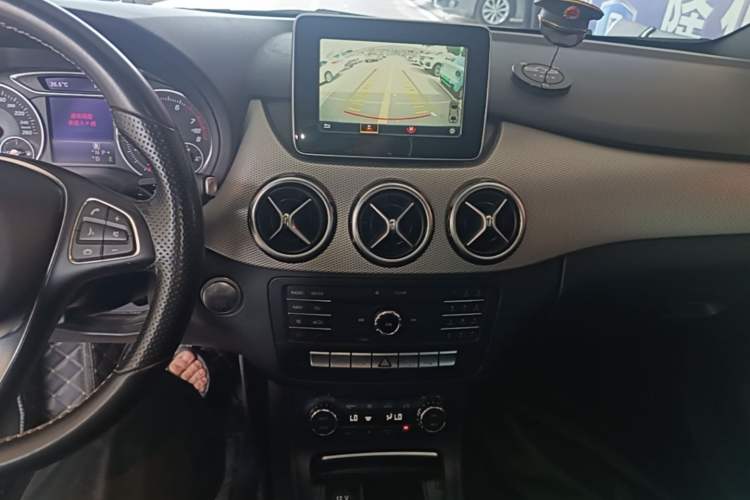 Used Mercedes-Benz B-Class 2015 B 200 Fashion Model Audio And AC Panel