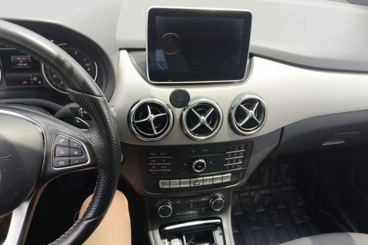 Used Mercedes-Benz B-Class 2015 B 200 Sport Edition Audio And AC Panel