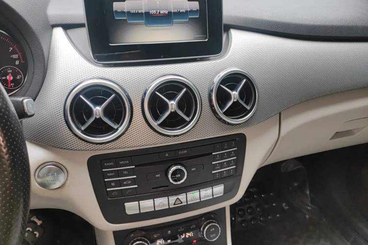 Used Mercedes-Benz B-Class 2015 B 200 Fashion Model Audio And AC Panel