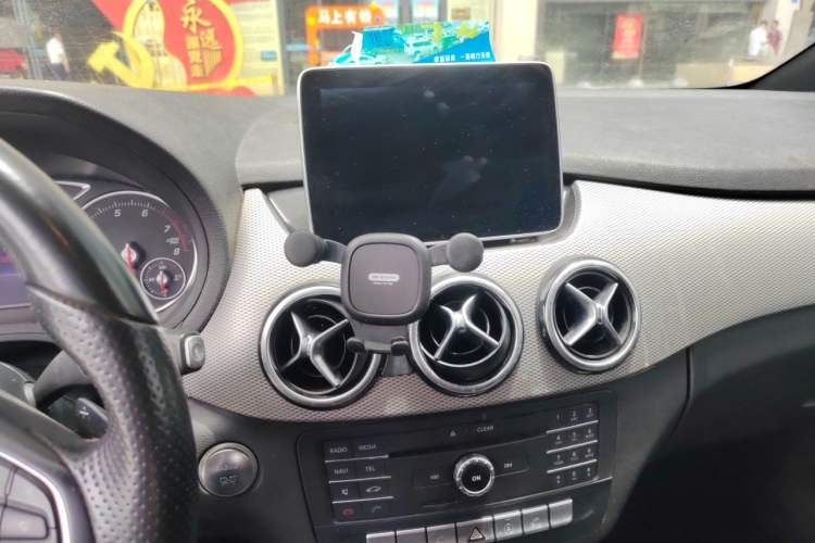 Used Mercedes-Benz B-Class 2015 B 200 Luxury Model Audio And AC Panel