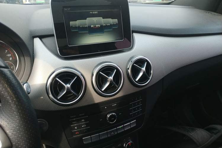 Used Mercedes-Benz B-Class 2015 B 200 Fashion Model Audio And AC Panel
