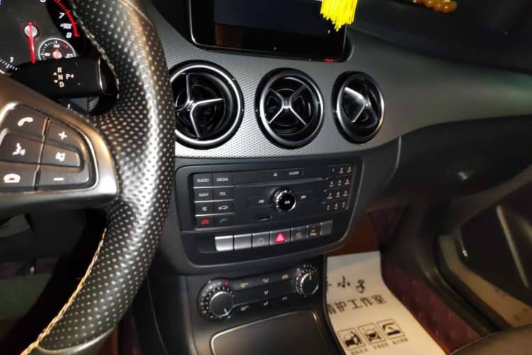 Used Mercedes-Benz B-Class 2015 B 200 Sport Edition Audio And AC Panel