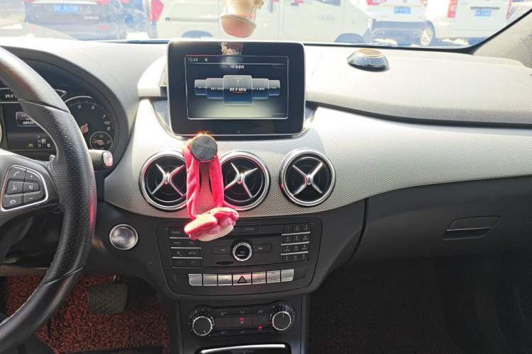 Used Mercedes-Benz B-Class 2015 B 200 Sport Edition Audio And AC Panel
