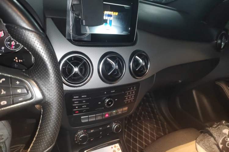 Used Mercedes-Benz B-Class 2015 B 200 Sport Edition Audio And AC Panel