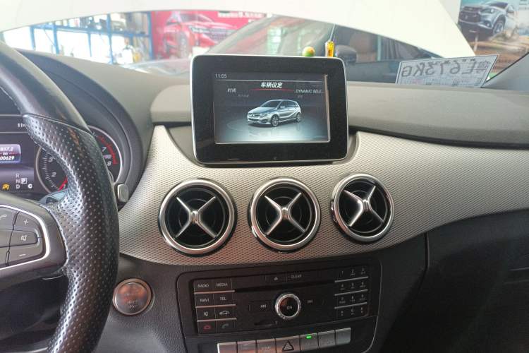 Used Mercedes-Benz B-Class 2015 B 200 Sport Edition Audio And AC Panel