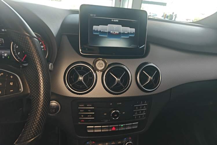 Used Mercedes-Benz B-Class 2015 B 200 Fashion Model Audio And AC Panel