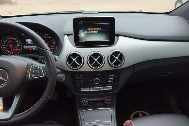 Used Mercedes-Benz B-Class 2015 B 200 Fashion Model Audio And AC Panel