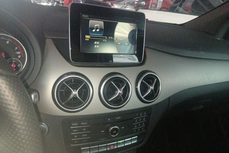 Used Mercedes-Benz B-Class 2015 B 200 Fashion Model Audio And AC Panel