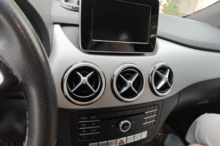 Used Mercedes-Benz B-Class 2015 B 200 Sport Edition Audio And AC Panel