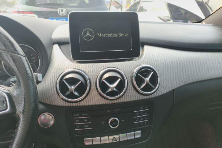 Used Mercedes-Benz B-Class 2015 B 200 Fashion Model Audio And AC Panel