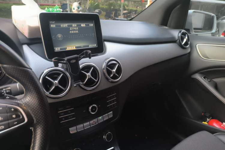 Used Mercedes-Benz B-Class 2015 B 200 Sport Edition Audio And AC Panel