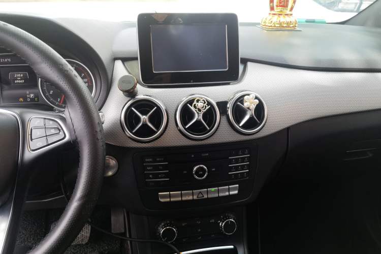 Used Mercedes-Benz B-Class 2015 B 200 Fashion Model Audio And AC Panel