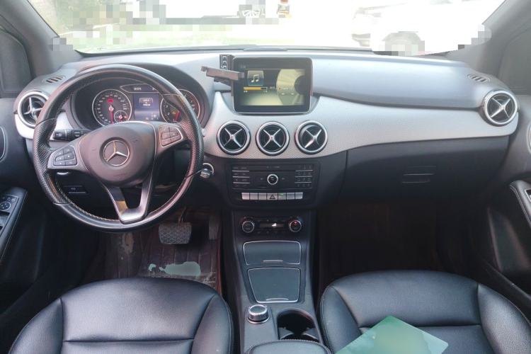 Used Mercedes-Benz B-Class 2015 B 200 Luxury Model Center Console