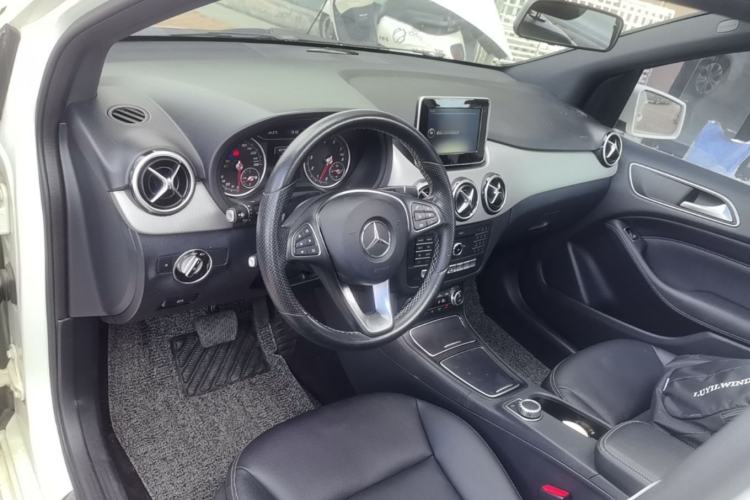 Used Mercedes-Benz B-Class 2015 B 200 Fashion Model Center Console
