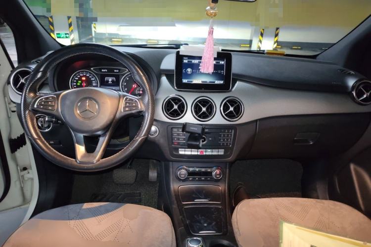 Used Mercedes-Benz B-Class 2015 B 200 Fashion Model Center Console