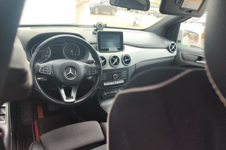 Used Mercedes-Benz B-Class 2015 B 200 Sport Edition Center Console
