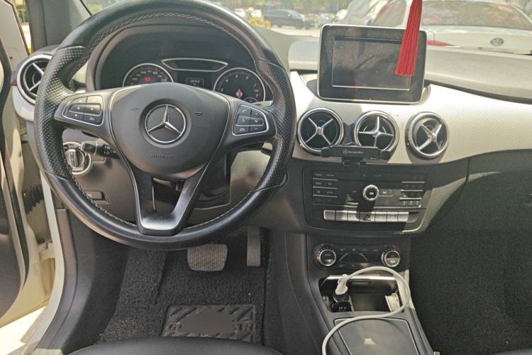 Used Mercedes-Benz B-Class 2015 B 200 Fashion Model Center Console