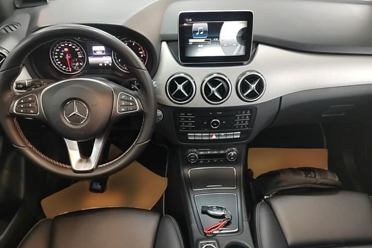 Used Mercedes-Benz B-Class 2015 B 200 Fashion Model Center Console