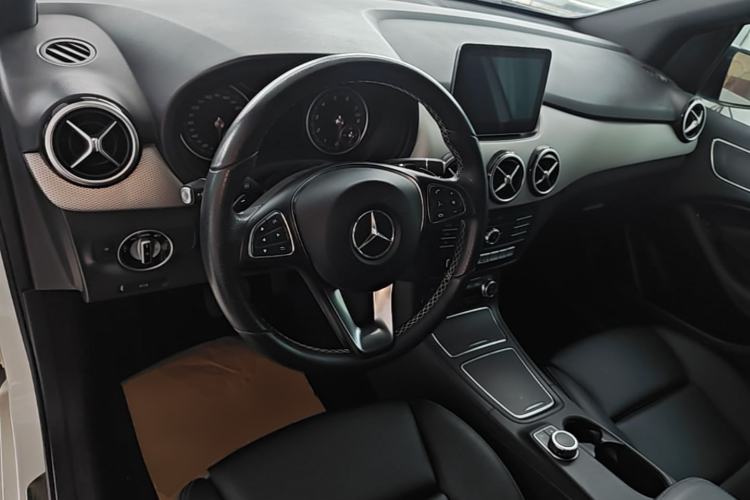 Used Mercedes-Benz B-Class 2015 B 200 Luxury Model Center Console