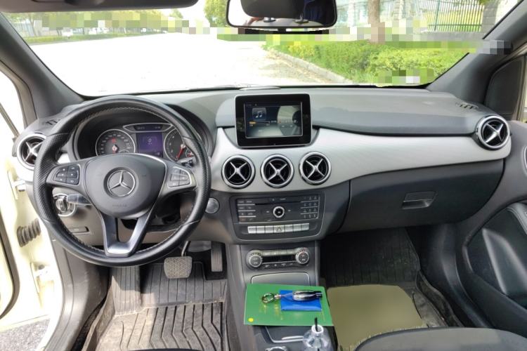 Used Mercedes-Benz B-Class 2015 B 200 Fashion Model Center Console