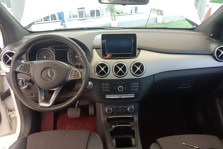 Used Mercedes-Benz B-Class 2015 B 200 Sport Edition Center Console
