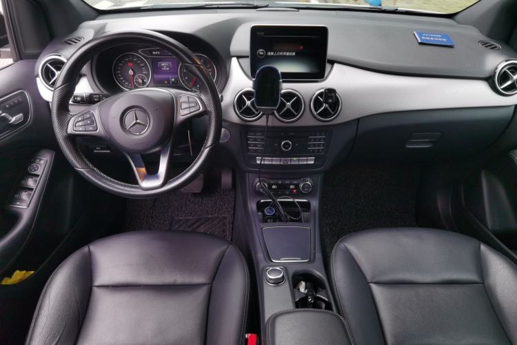 Used Mercedes-Benz B-Class 2015 B 200 Luxury Model Center Console