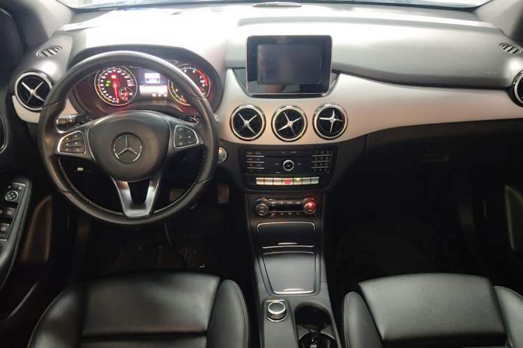 Used Mercedes-Benz B-Class 2015 B 200 Fashion Model Center Console
