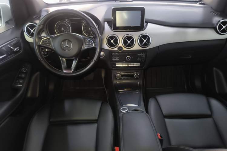 Used Mercedes-Benz B-Class 2015 B 200 Fashion Model Center Console