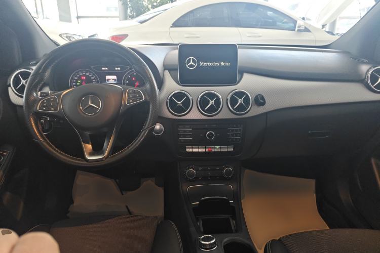 Used Mercedes-Benz B-Class 2015 B 200 Sport Edition Center Console