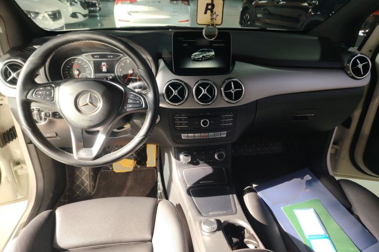 Used Mercedes-Benz B-Class 2015 B 200 Sport Edition Center Console