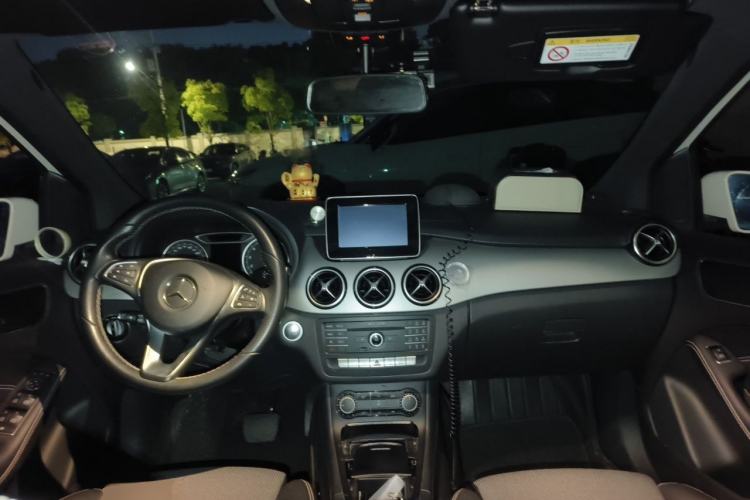 Used Mercedes-Benz B-Class 2015 B 200 Sport Edition Center Console