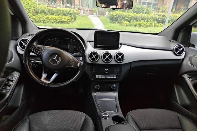 Used Mercedes-Benz B-Class 2015 B 200 Sport Edition Center Console