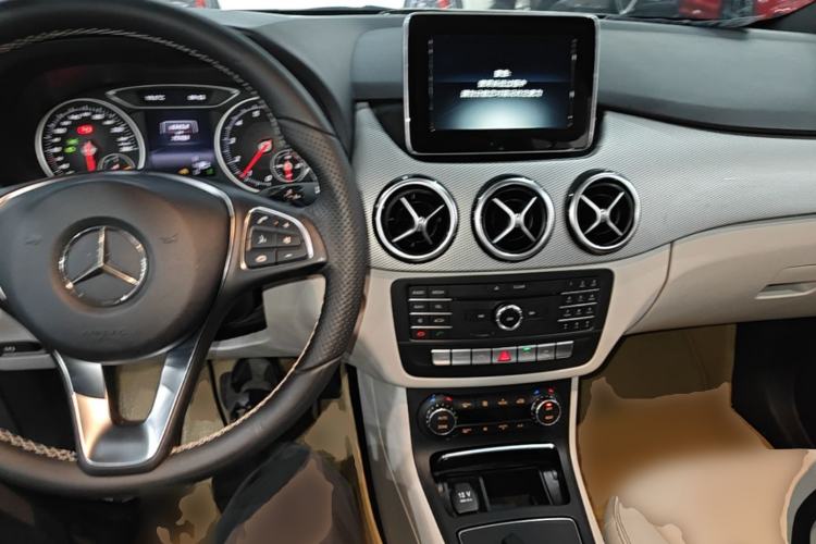 Used Mercedes-Benz B-Class 2015 B 200 Fashion Model Center Console
