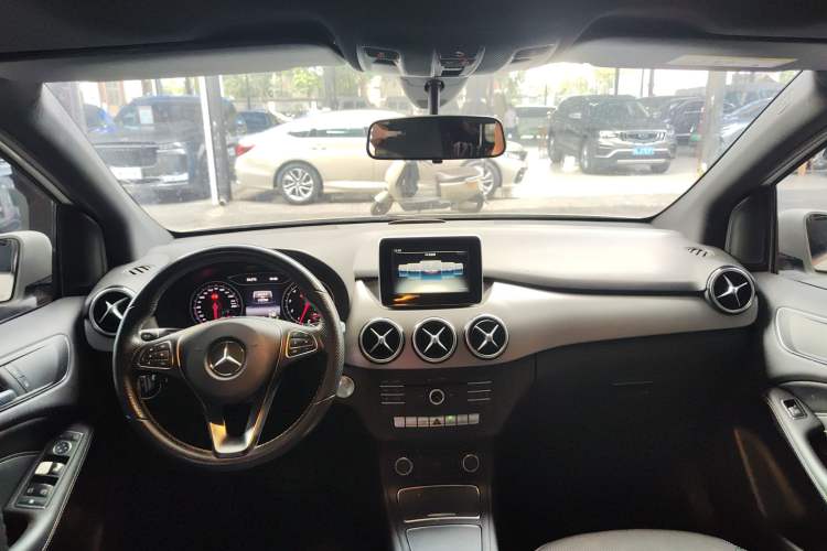 Used Mercedes-Benz B-Class 2015 B 200 Sport Edition Center Console