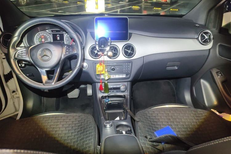 Used Mercedes-Benz B-Class 2015 B 200 Fashion Model Center Console