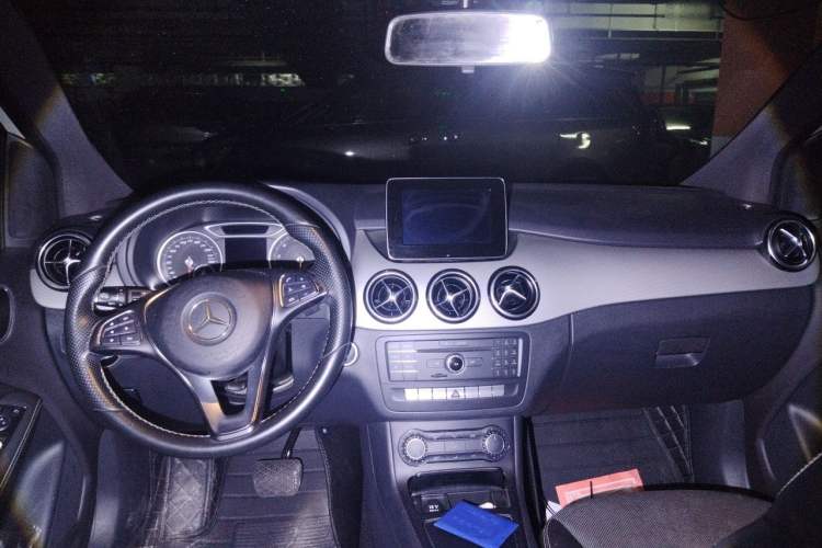 Used Mercedes-Benz B-Class 2015 B 200 Sport Edition Center Console