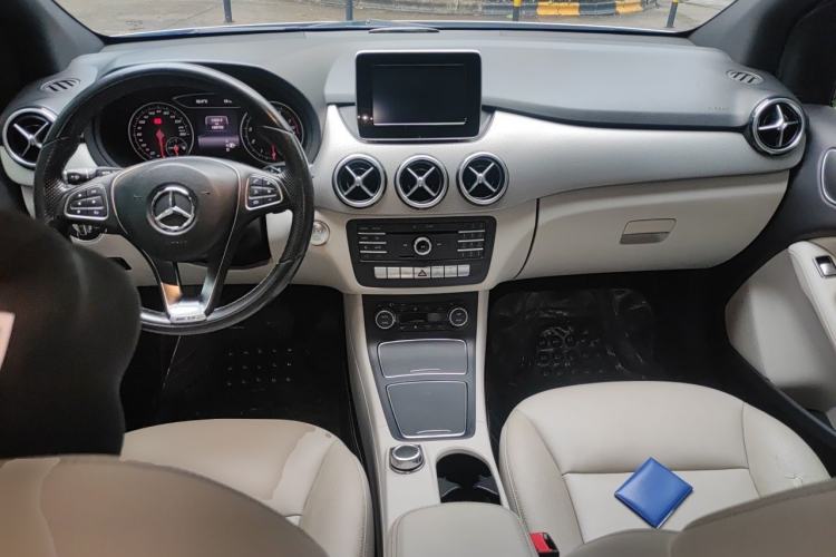 Used Mercedes-Benz B-Class 2015 B 200 Fashion Model Center Console