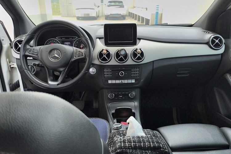 Used Mercedes-Benz B-Class 2015 B 200 Fashion Model Center Console