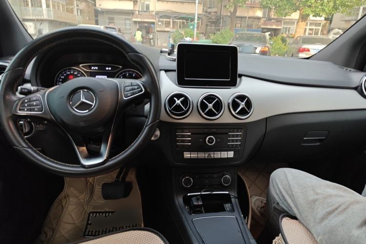 Used Mercedes-Benz B-Class 2015 B 200 Sport Edition Center Console
