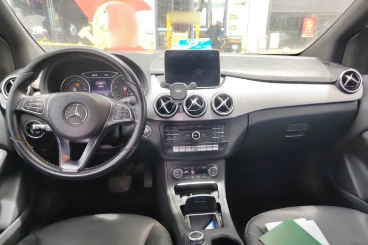 Used Mercedes-Benz B-Class 2015 B 200 Luxury Model Center Console