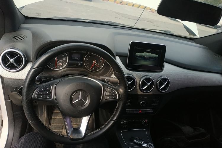 Used Mercedes-Benz B-Class 2015 B 200 Fashion Model Center Console
