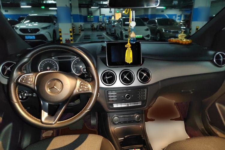 Used Mercedes-Benz B-Class 2015 B 200 Sport Edition Center Console