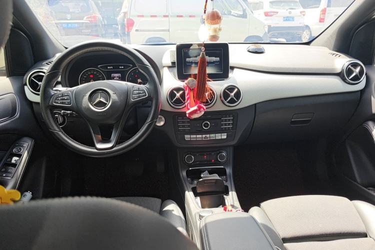 Used Mercedes-Benz B-Class 2015 B 200 Sport Edition Center Console