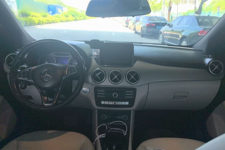 Used Mercedes-Benz B-Class 2015 B 200 Fashion Model Center Console
