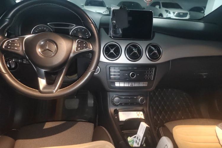 Used Mercedes-Benz B-Class 2015 B 200 Sport Edition Center Console