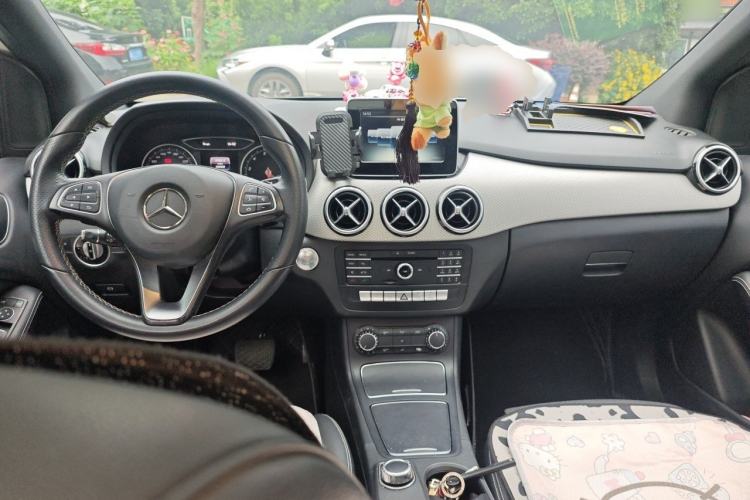Used Mercedes-Benz B-Class 2015 B 200 Sport Edition Center Console